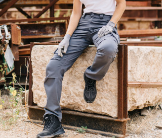 PANTALÓN MULTIBOLSILLOS DE ALGODÓN ELÁSTOCO